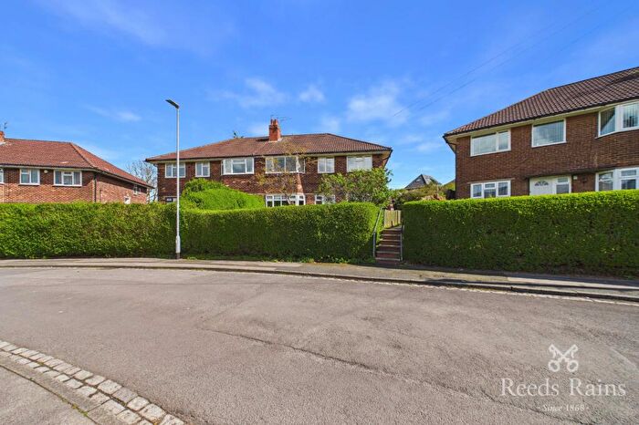 2 Bedroom Apartment For Sale In Dean Hall Close, Morley, Leeds, West Yorkshire, LS27