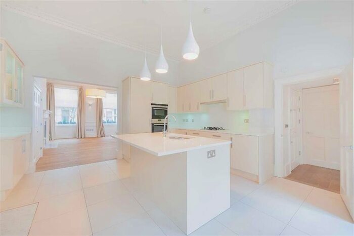 3 Bedroom Flat To Rent In Gloucester Place, London, W1U