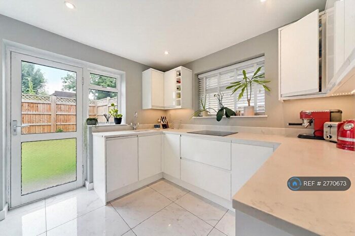 2 Bedroom Maisonette To Rent In Blakes Lane, New Malden, KT3