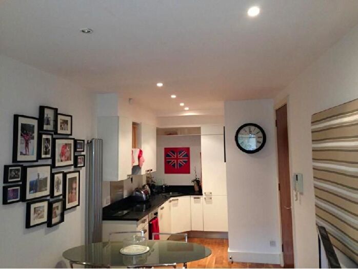 1 Bedroom Flat To Rent In Caledonian Road, Euston, Camden Town, Kings Cross, City, Angel, Islington, London, N1