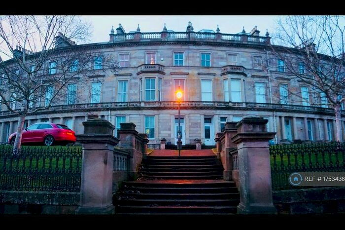 2 Bedroom Flat To Rent In Crown Circus, Glasgow, G12