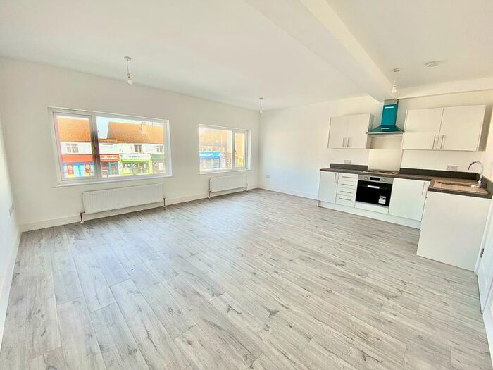 2 Bedroom Flat To Rent In London Road, Benfleet, SS7