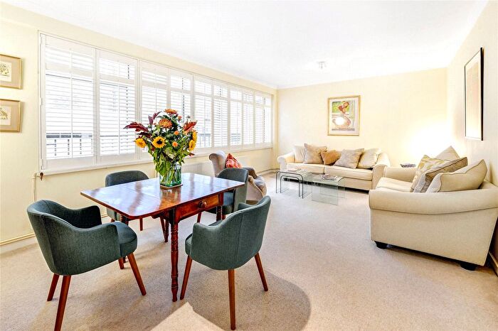 2 Bedroom Flat To Rent In Alec Court, Catherine Place, London, SW1E