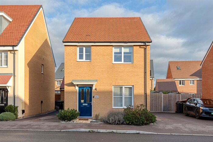 3 Bedroom Detached House For Sale In Elder Avenue, Stotfold, SG5