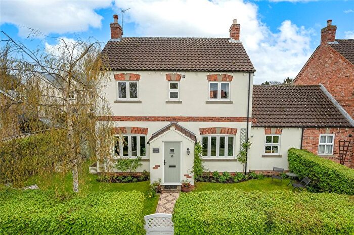 3 Bedroom Link Detached House For Sale In Granary Cottage, Roecliffe Court, Hessay, York, YO26