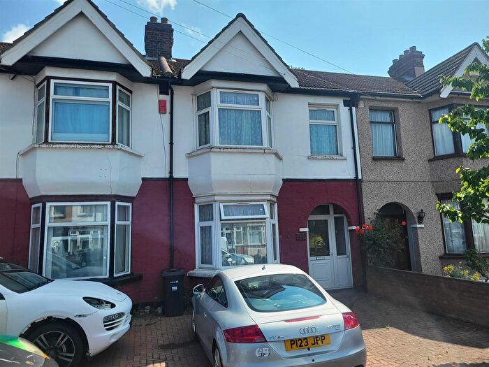 3 Bedroom Semi-Detached House To Rent In Gordon Road, Ilford, IG1