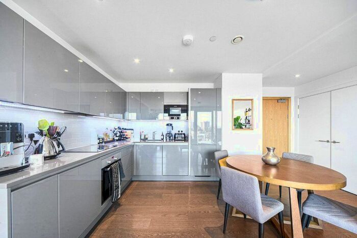 2 Bedroom Flat To Rent In Heygate Street, Elephant And Castle, London, SE17