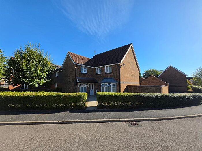 4 Bedroom Detached House For Sale In Egret Gardens, Aldershot, GU11