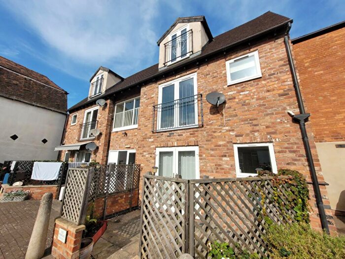 2 Bedroom Flat To Rent In Coach House, Barton Street, Tewkesbury, GL20