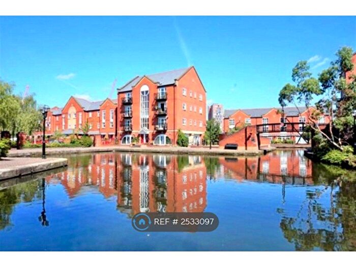 2 Bedroom Flat To Rent In Piccadilly Village, Manchester, M1