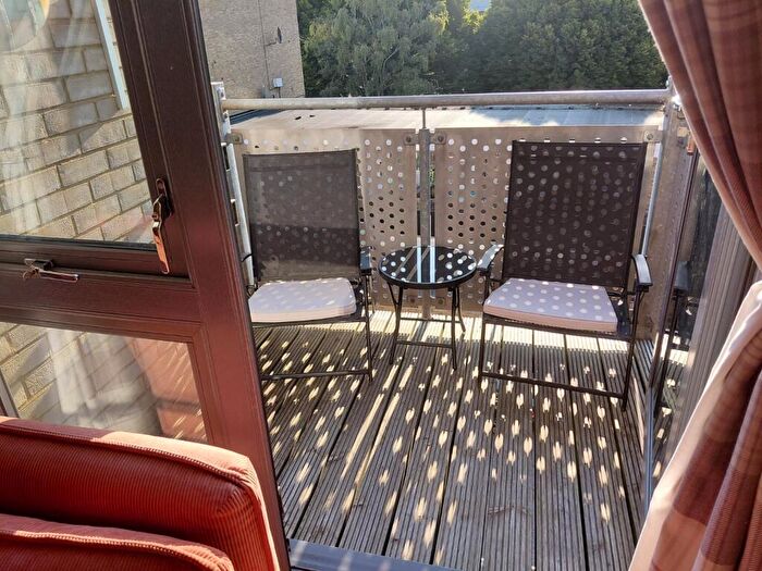 1 Bedroom Flat To Rent In Canal Walk, Southampton, Hampshire, SO14