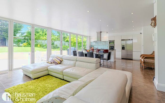 6 Bedroom Detached House To Rent In Basing Hill, Golders Green, NW11