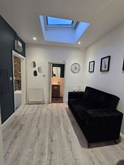 1 Bedroom Studio To Rent In Holloway Road, London, N7