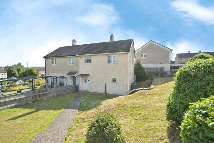 3 Bedroom Semi Detached House For Sale In Oxford Close, Brimington, Chesterfield, Derbyshire, S43