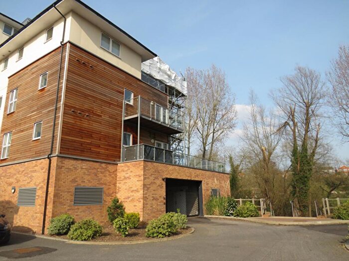 2 Bedroom Apartment To Rent In Kingfisher Close, Warwick, CV34