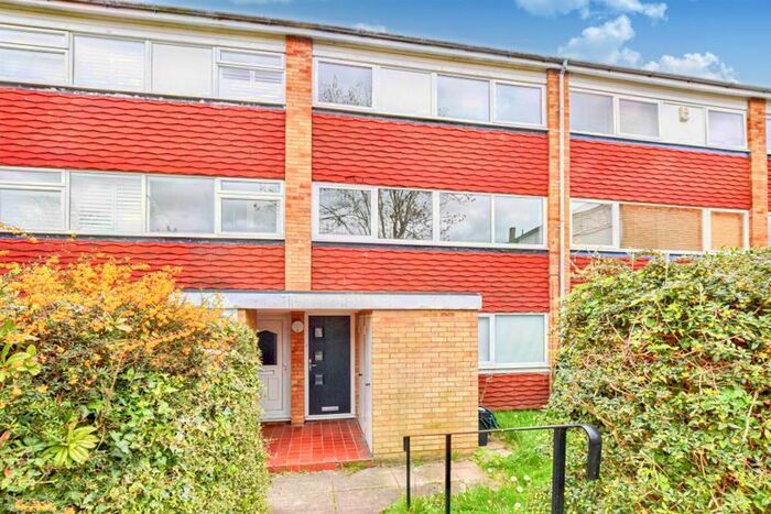 3 Bedroom Maisonette To Rent In Place Farm Avenue, Orpington, BR6