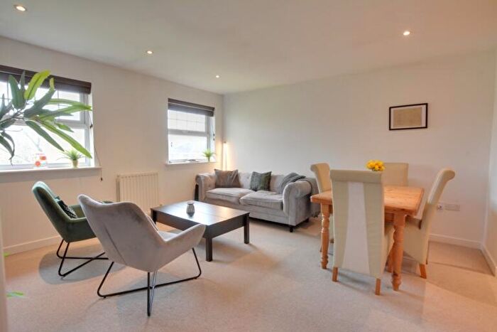 2 Bedroom Apartment For Sale In Woodflied Road, Northgate, RH10