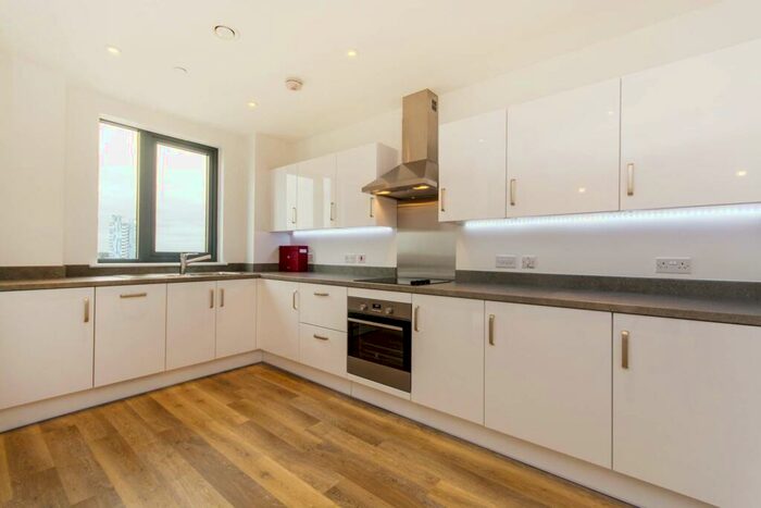 2 Bedroom Flat To Rent In High Street, Sutton, SM1