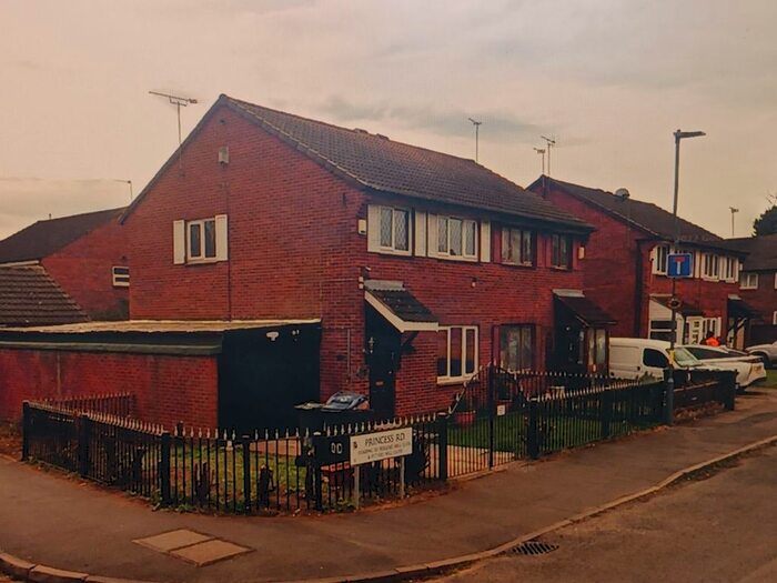 3 Bedroom Semi-Detached House To Rent In Princess Road, Birmingham, B5