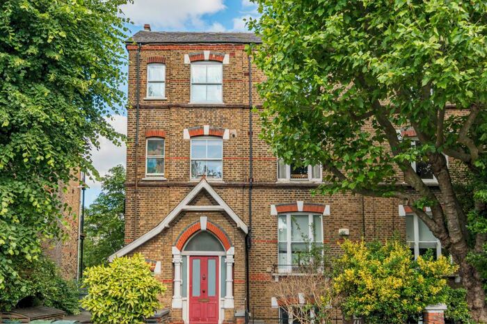 3 Bedroom Apartment To Rent In Southwood Lane, London, N6