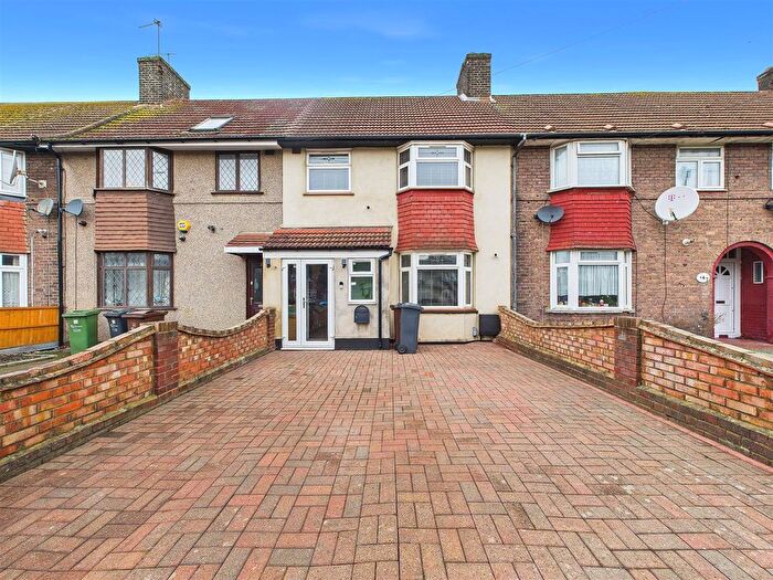3 Bedroom Terraced House For Sale In Becontree Avenue, Dagenham, RM8