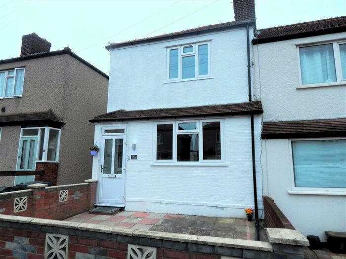 2 Bedroom End Of Terrace House To Rent In Finchley Close, Dartford, Kent, DA1