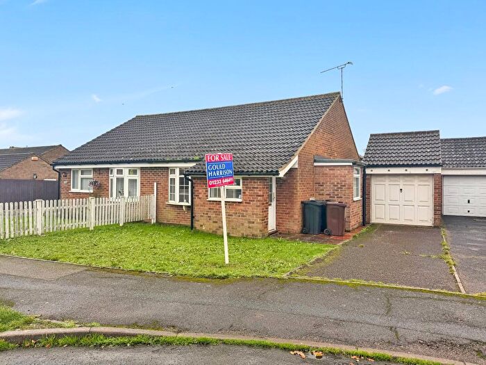 2 Bedroom Chalet For Sale In Hawks Way, Ashford, TN23