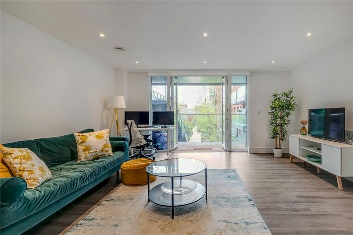 2 Bedroom Flat To Rent In Gaumont Place, London, SW2