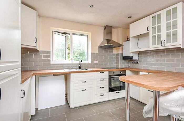 2 Bedroom Flat To Rent In Parsons Mead, Croydon, CR0