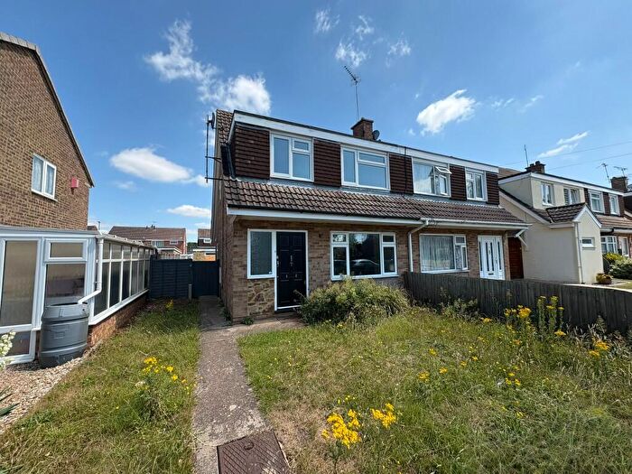 3 Bedroom Semi-Detached House For Sale In Admirals Way Daventry Northamptonshire, NN11