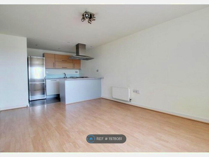 1 Bedroom Flat To Rent In Cosmopolitan Court, Enfield, EN1