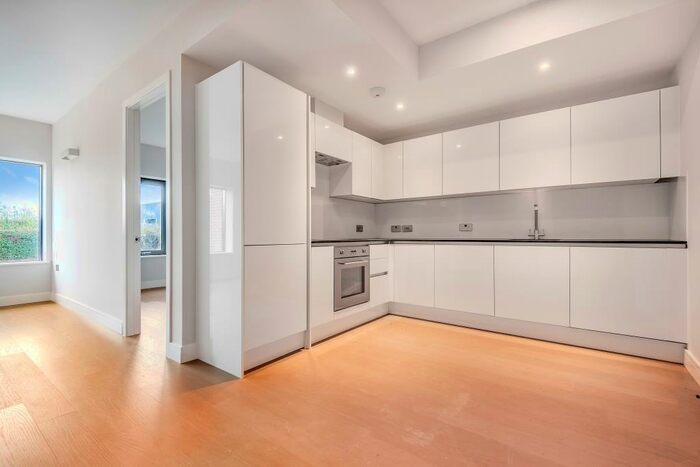 2 Bedroom Apartment To Rent In Newbury, Berkshire, RG14