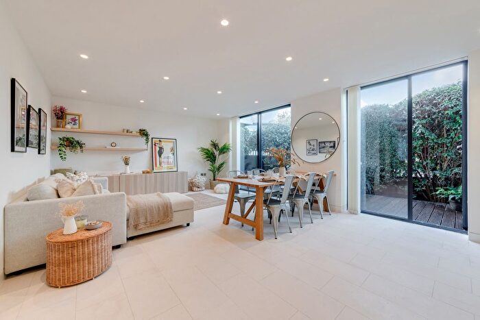 2 Bedroom Flat To Rent In Oval Road, London, NW1