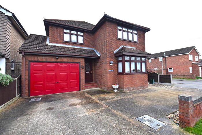 4 Bedroom Detached House For Sale In Golden Cross Road, Rochford, SS4