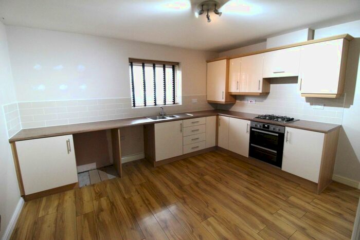 3 Bedroom Town House To Rent In Edmund Street, Droylsden, Manchester, M43