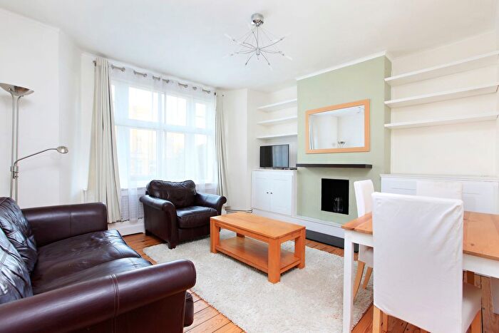 2 Bedroom Flat To Rent In Fairfield Drive, Wandsworth, SW18