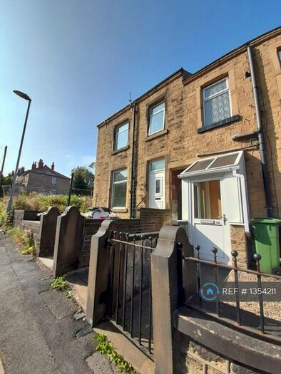3 Bedroom End Of Terrace House To Rent In Hawthorne Terrace, Crosland Moor, Huddersfield, HD4