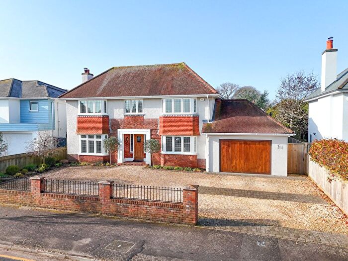 4 Bedroom Detached House For Sale In Southcliffe Road, Christchurch, BH23