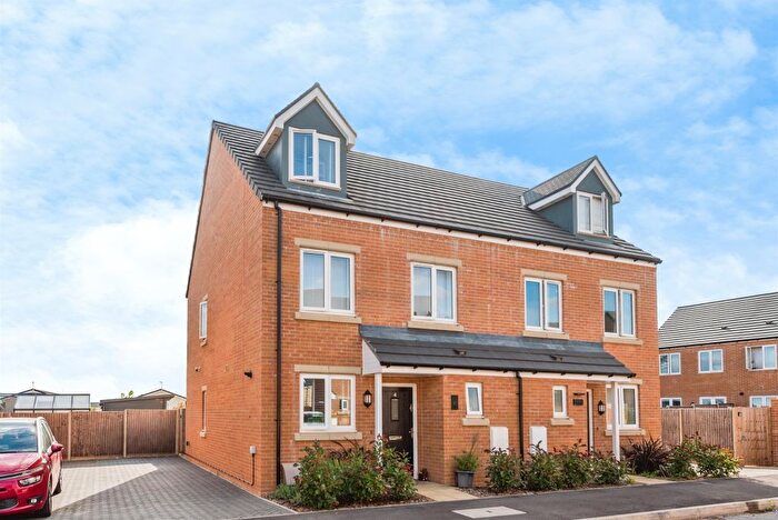 4 Bedroom Semi Detached House For Sale In Shaylor Drive, Carterton, OX18