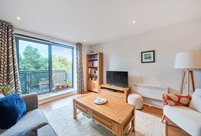2 Bedroom Flat For Sale In Chapter Way, London, SW19