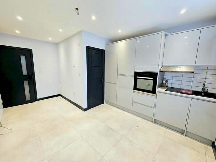 Studio To Rent In Archway Road, Highgate, N6