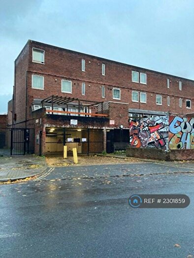 3 Bedroom Maisonette To Rent In Horle Walk, London, SE5