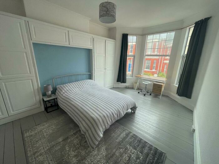 6 Bedroom House To Rent In Hillside Avenue, PL4