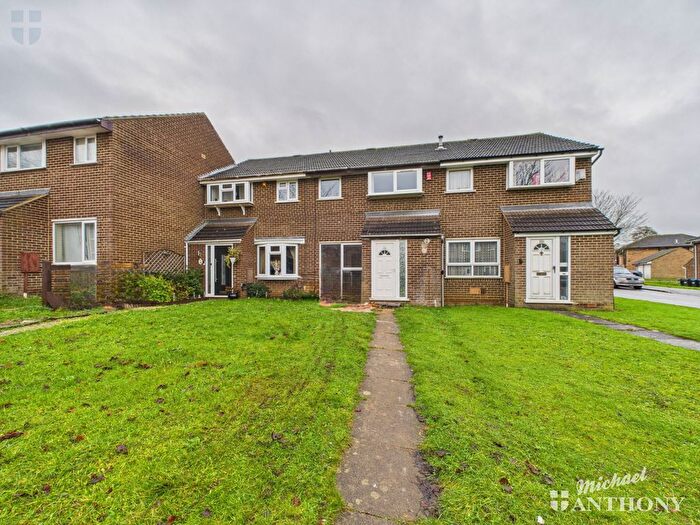 3 Bedroom Terraced House To Rent In Elmhurst Close, Furzton, Milton Keynes, Buckinghamshire, MK4