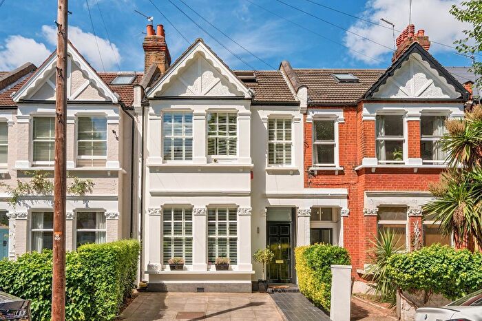3 Bedroom Terraced House For Sale In Maldon Road, Acton, London, W3