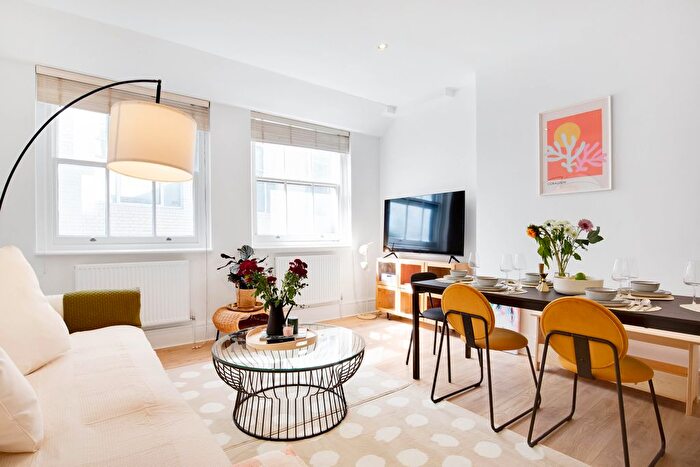 3 Bedroom Flat To Rent In Gate Street, London, WC2A