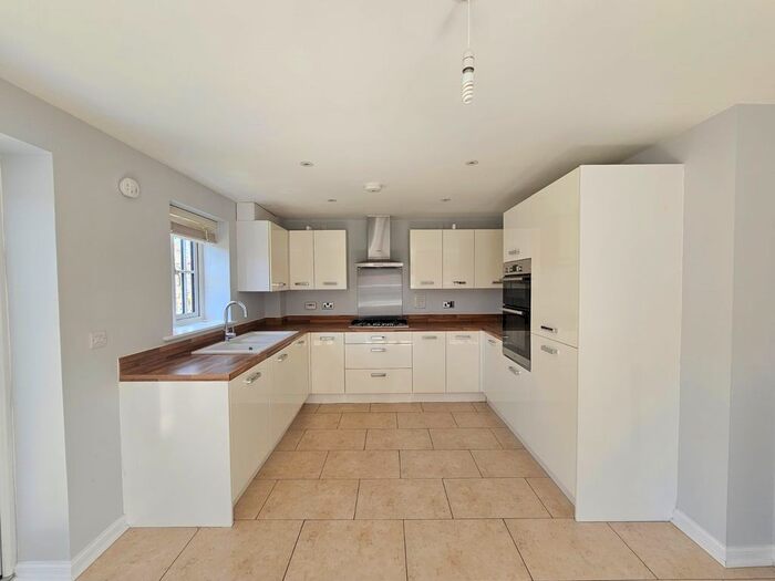 3 Bedroom Detached House To Rent In Ambrose Way, Romsey, SO51