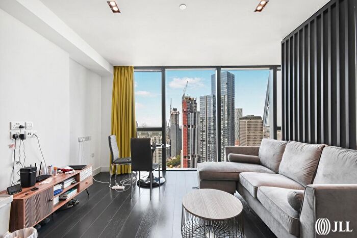 Flat To Rent In Amory Tower, London, E14