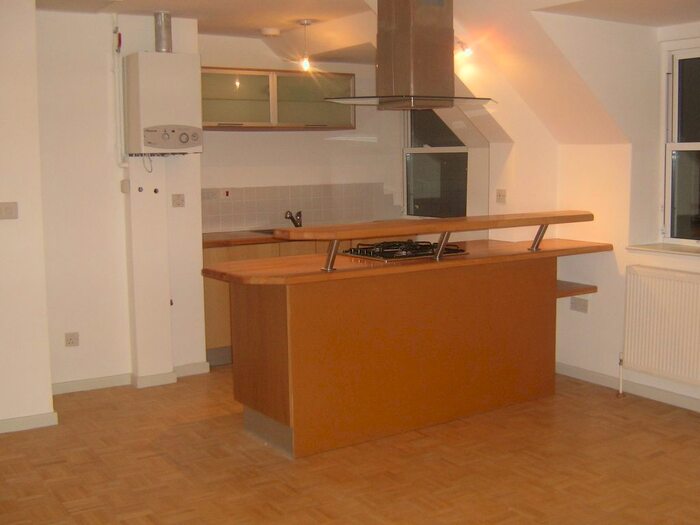 1 Bedroom Flat To Rent In Central Road, Worcester Park, KT4