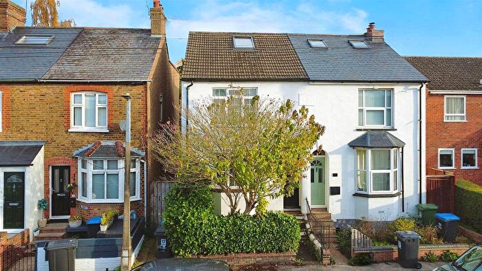 3 Bedroom Semi-Detached House To Rent In Ebberns Road, Apsley, HP3